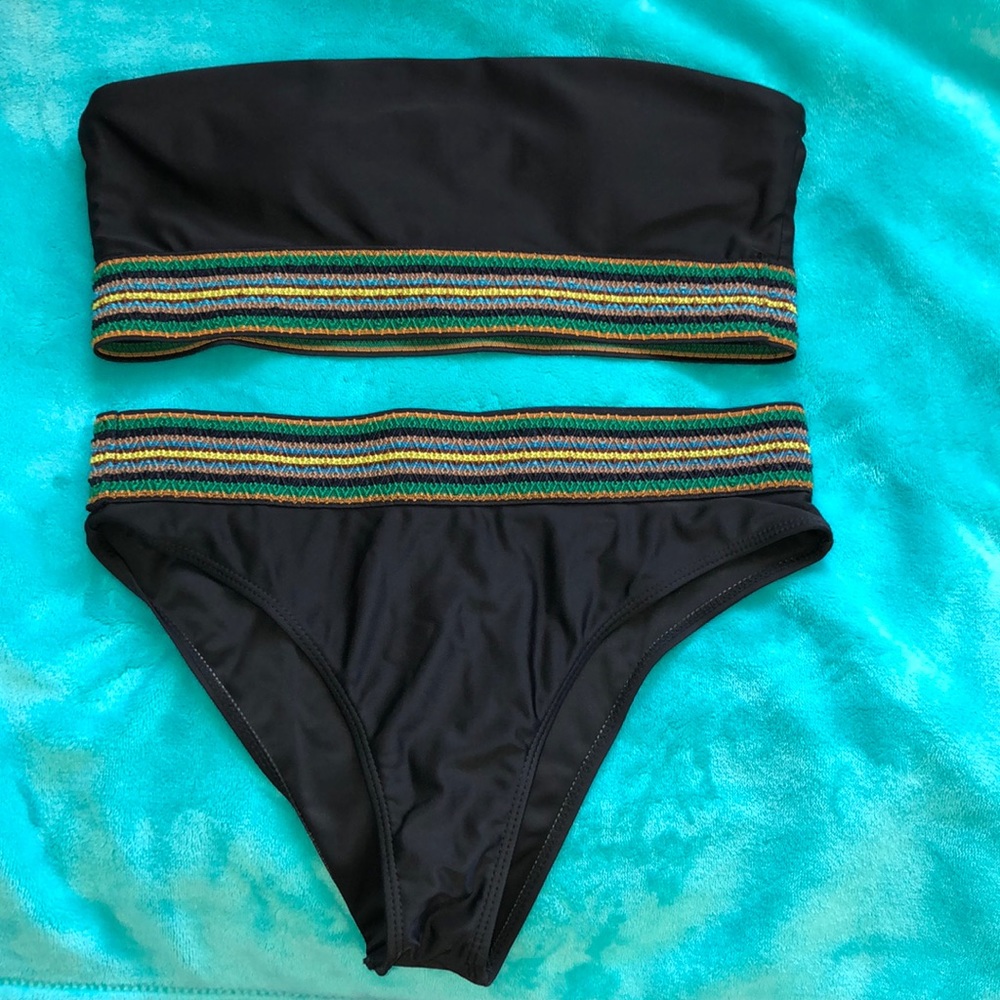 Black bandeau bikini